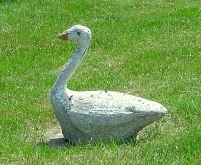 concrete swan.jpg