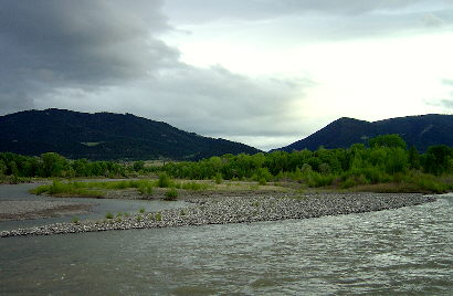 yellowstone river-2.jpg